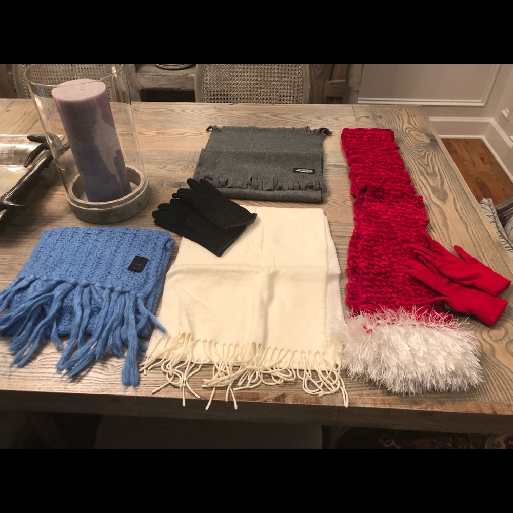 Scarfs and gloves